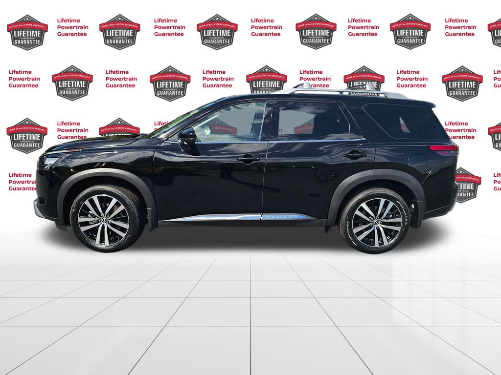 2025 Nissan Pathfinder Platinum photo 2