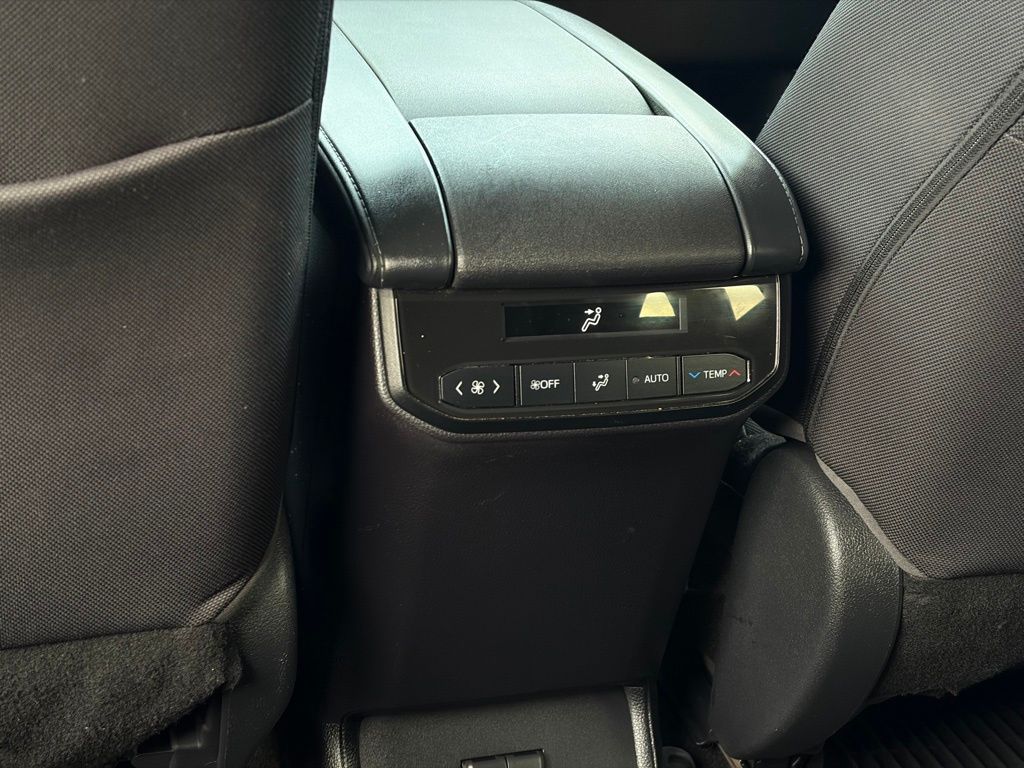 2023 Toyota Highlander LE - Photo 25