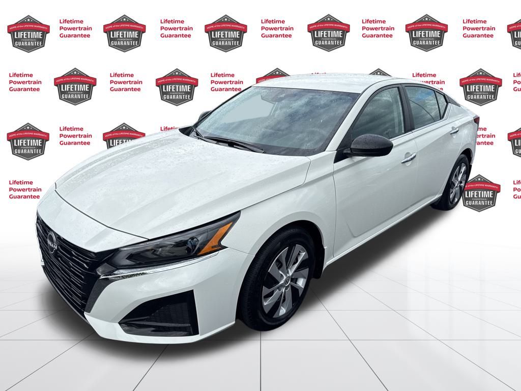 2025 Nissan Altima S's photo