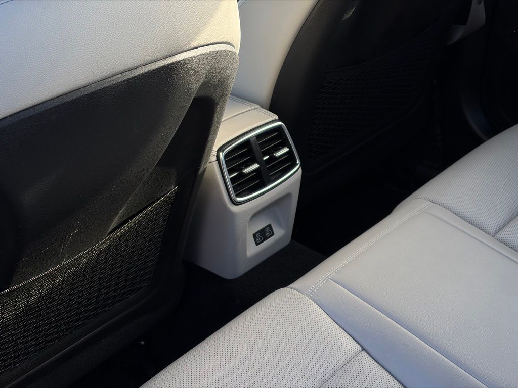 2025 GENESIS G70 Standard - Photo 23