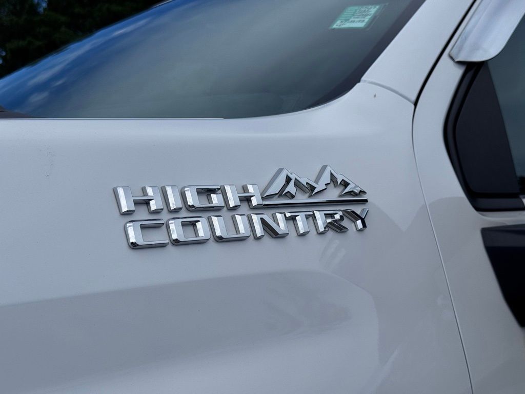 2024 Chevrolet Silverado 2500HD High Country photo 3
