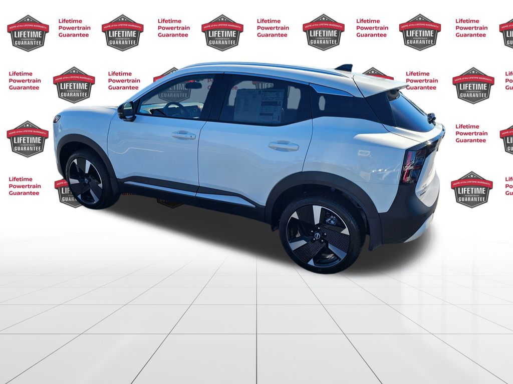 2026 Nissan Kicks SR photo 3