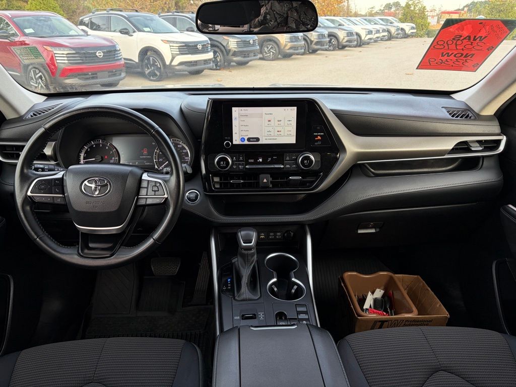 2023 Toyota Highlander LE - Photo 27