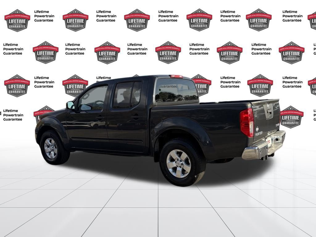 2013 Nissan Frontier SV photo 2