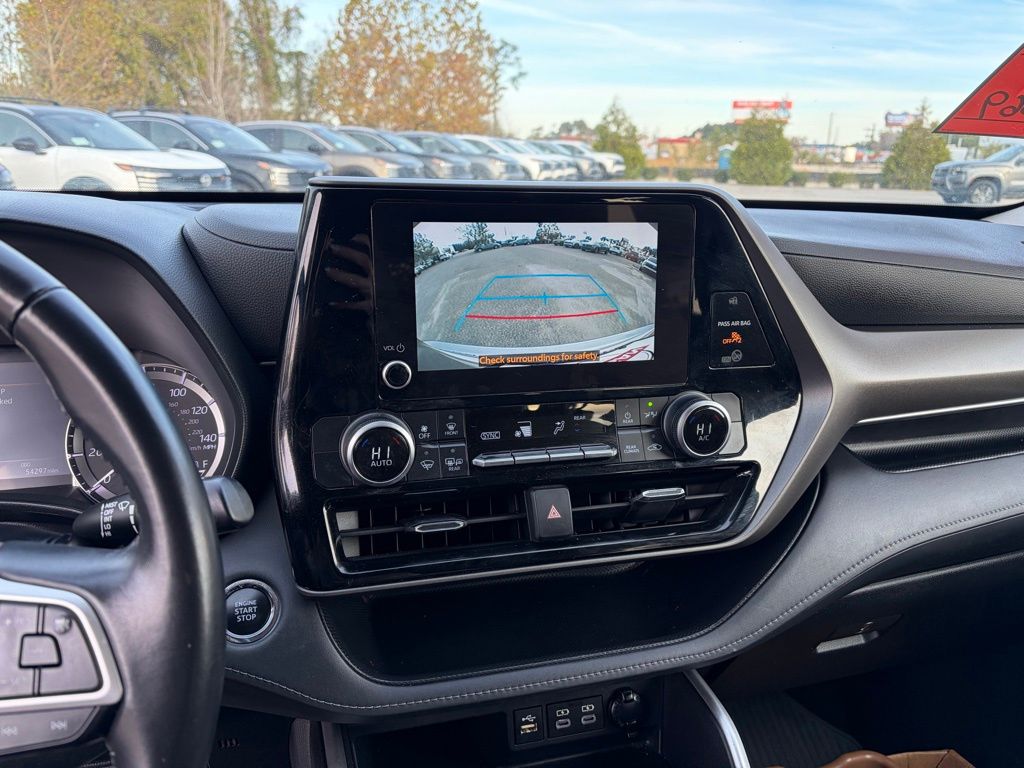 2023 Toyota Highlander LE - Photo 21