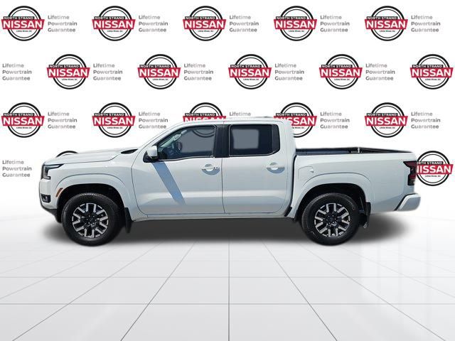 2025 Nissan Frontier SL Crew Cab photo 2
