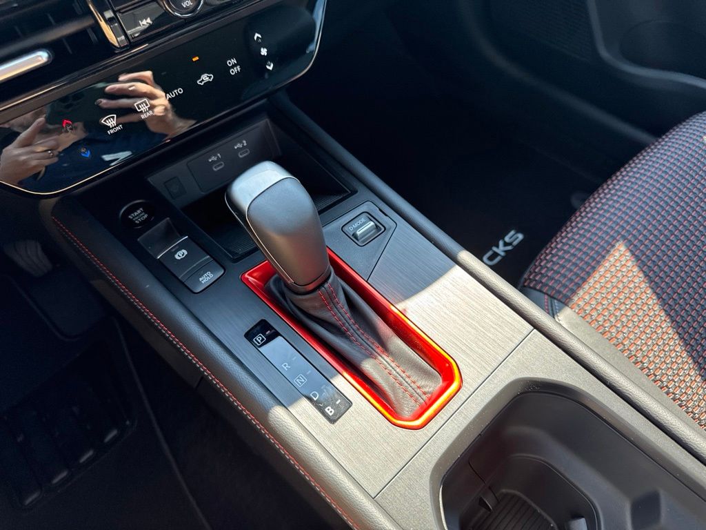 2026 Nissan KICKS SR - Photo 30