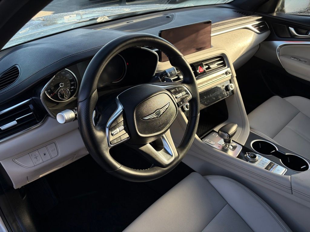 2025 GENESIS G70 Standard - Photo 14