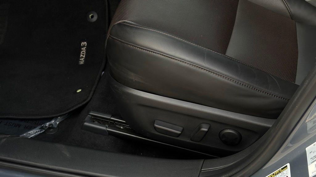2025 Mazda Mazda3 Premium - Photo 12