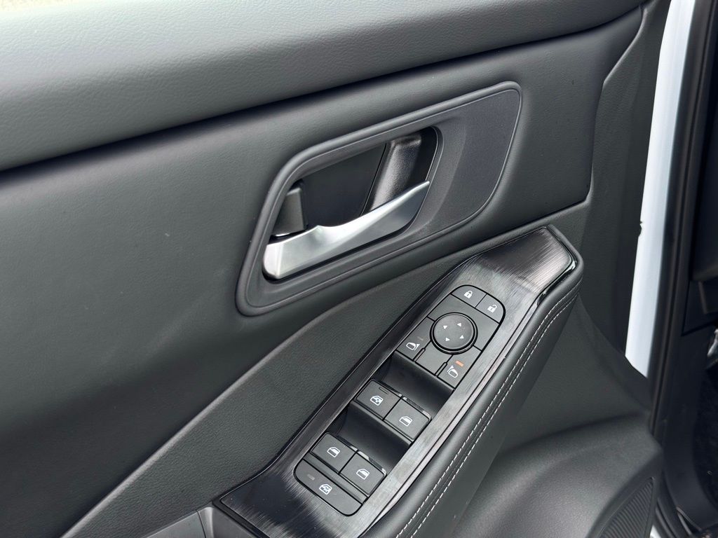 2026 Nissan Rogue SV - Photo 12