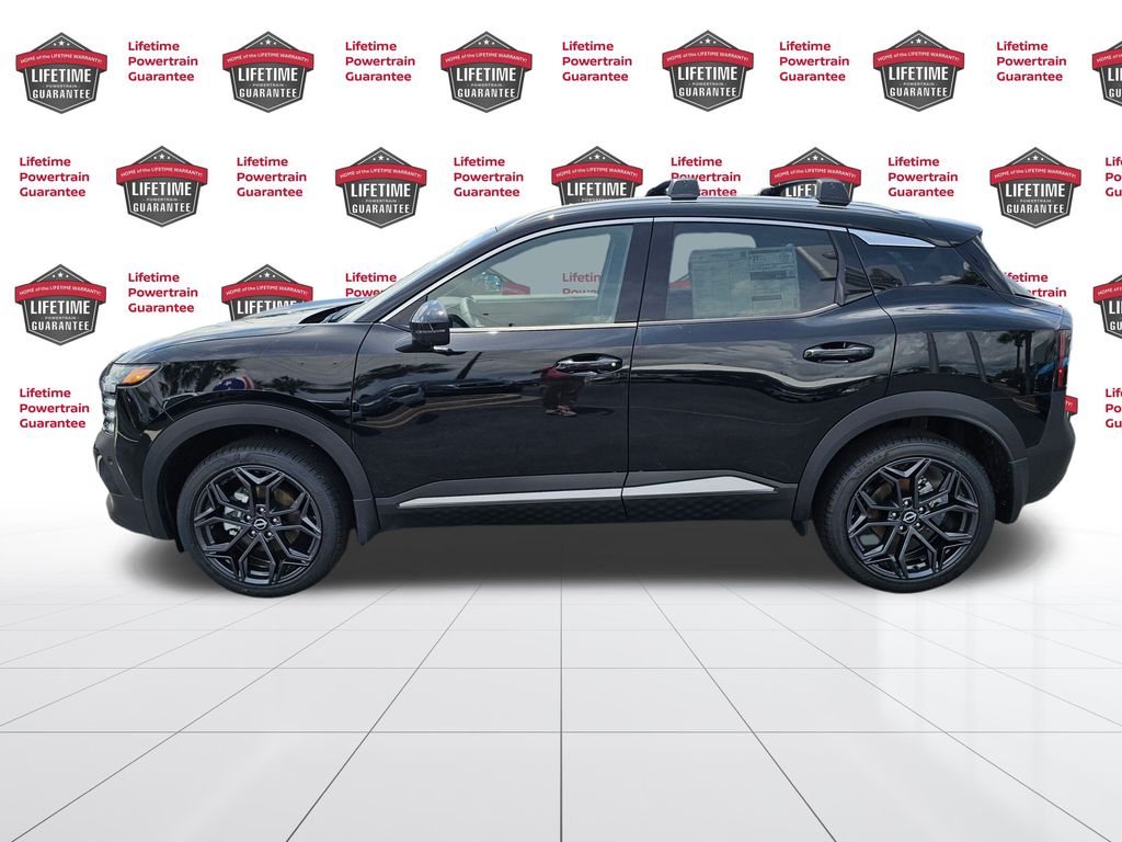 2025 Nissan Kicks SR photo 2
