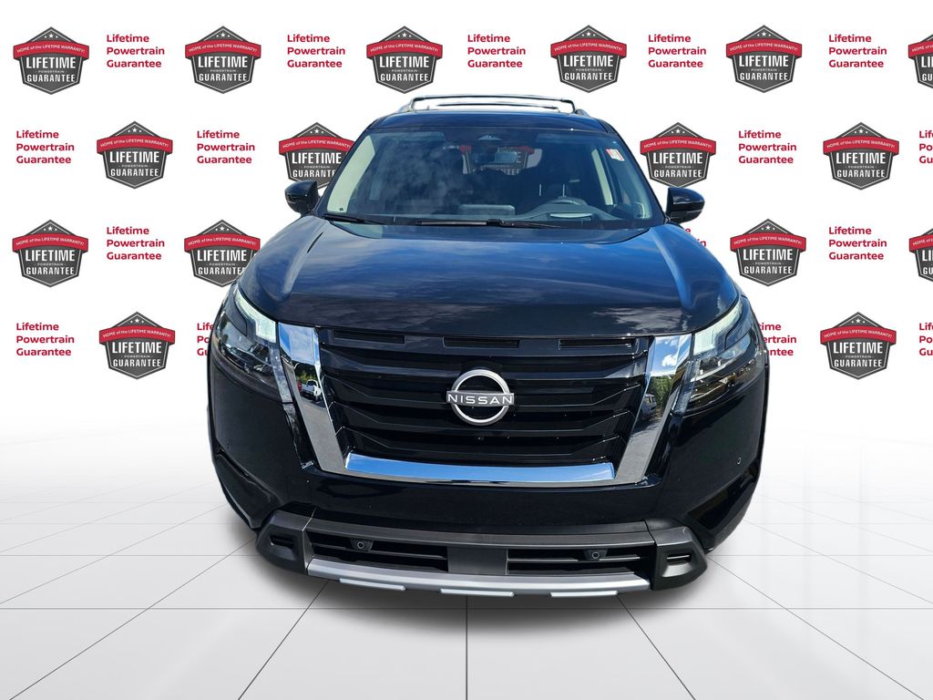 2025 Nissan Pathfinder Platinum photo 4