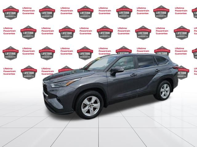 2023 Toyota Highlander LE's photo