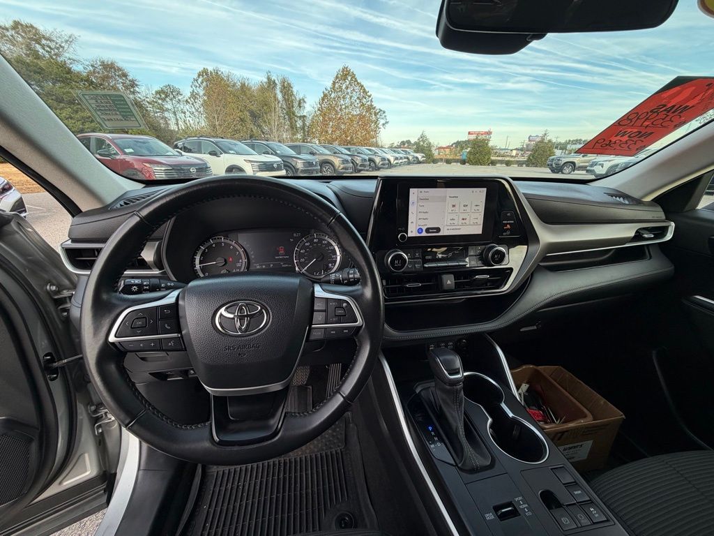 2023 Toyota Highlander LE - Photo 19