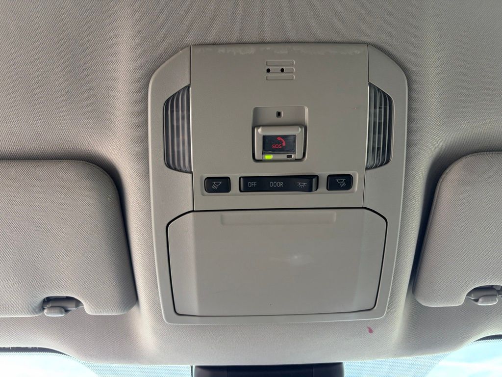 2023 Toyota Highlander LE - Photo 23