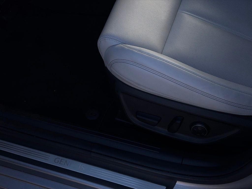 2025 GENESIS G70 Standard - Photo 12