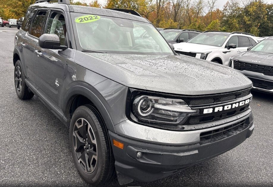 2022 Ford Bronco Sport Outer Banks photo 2