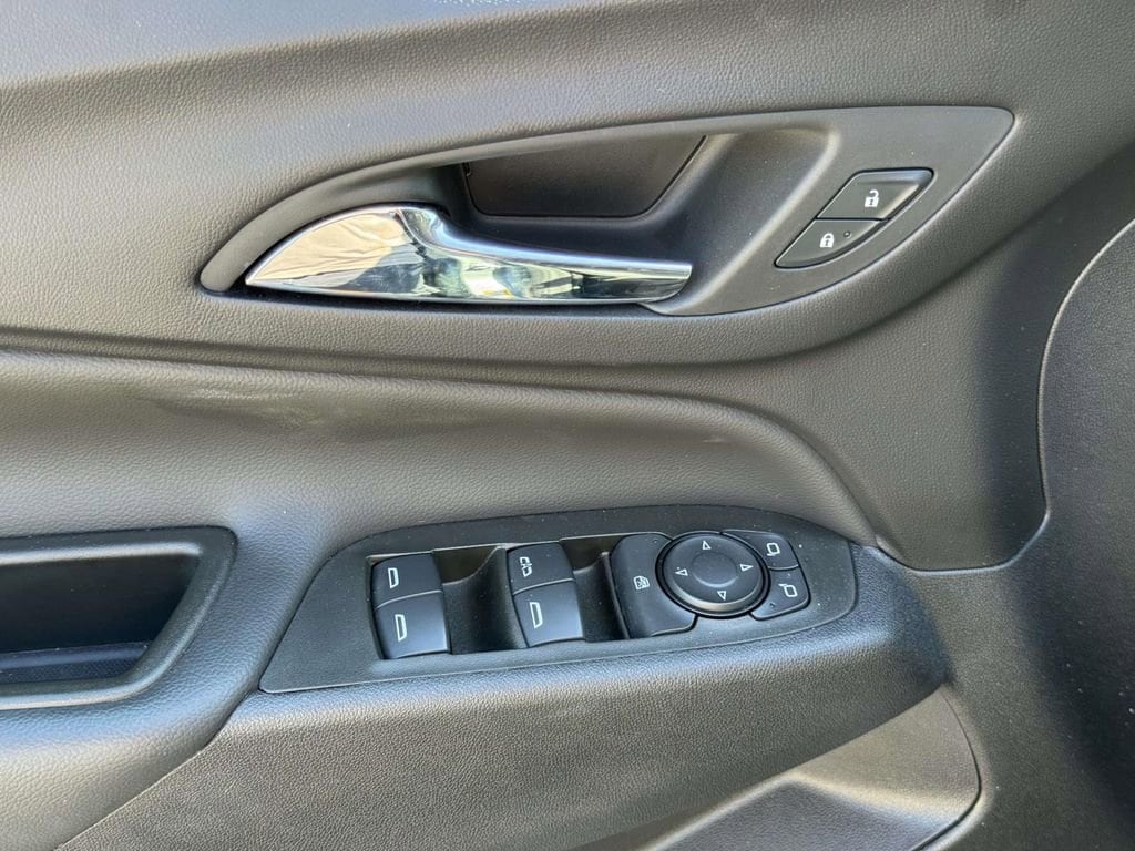 2024 Chevrolet Equinox LT - Photo 18