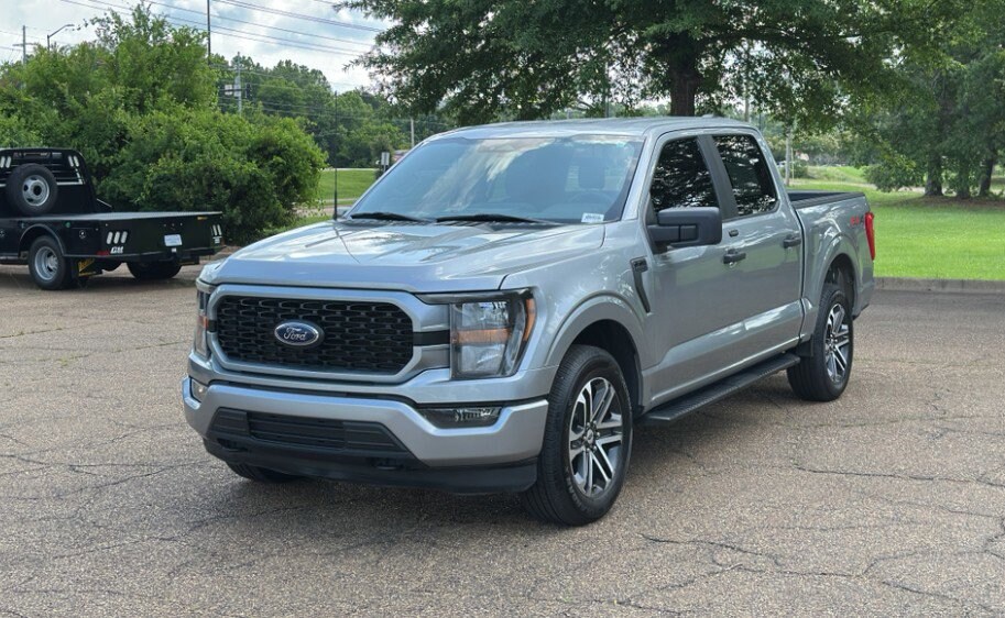 2023 Ford F-150 XL photo 2