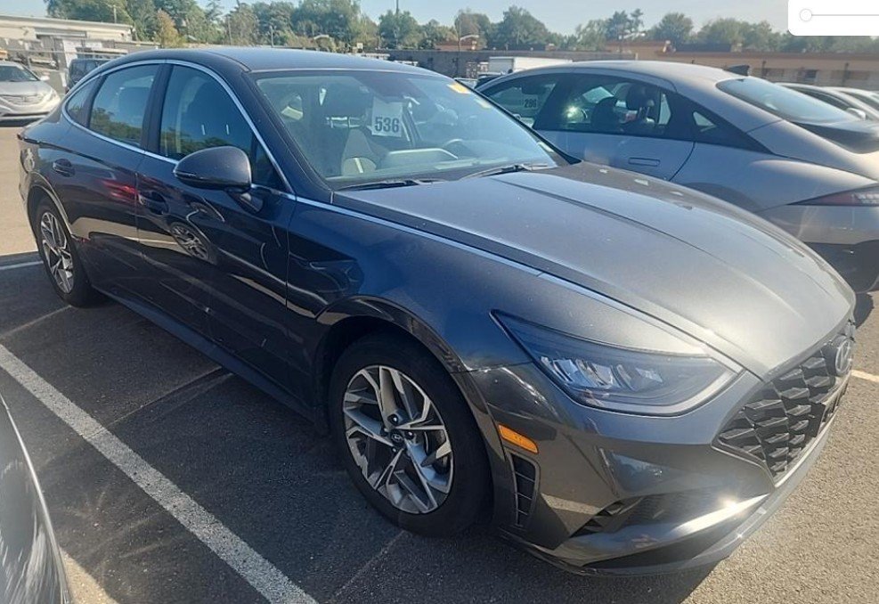 2022 Hyundai Sonata SEL photo 2