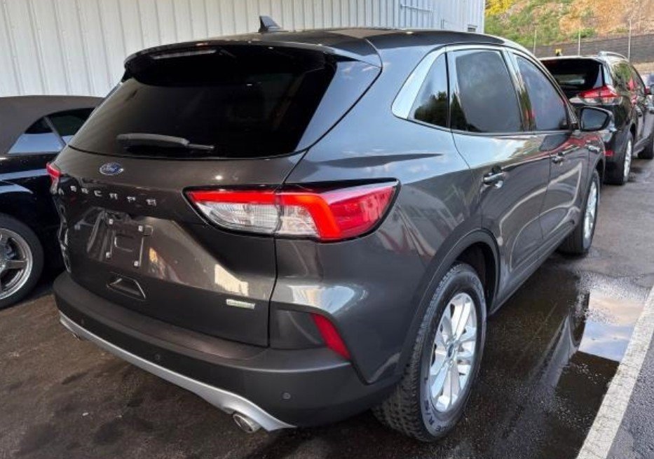 2020 Ford Escape SE photo 3