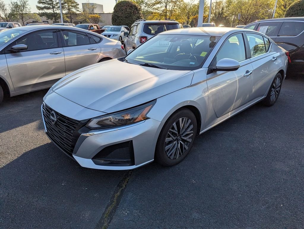 Used 2023 Nissan Altima 2.5 SV Sedan