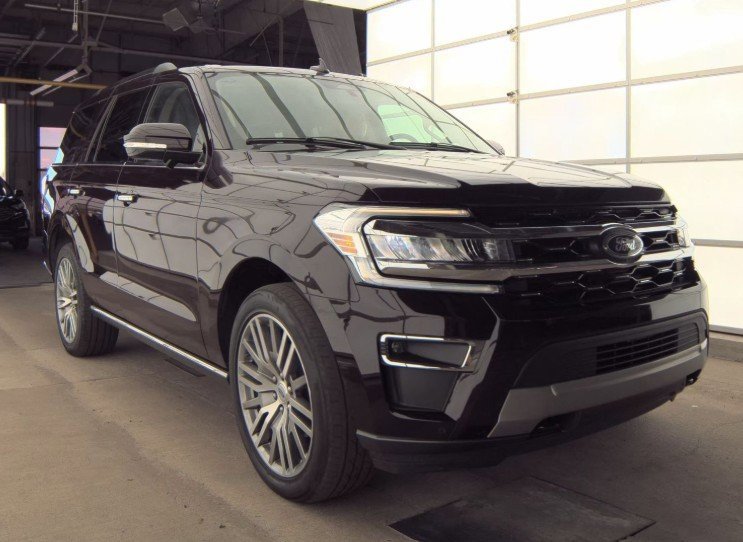 2023 Ford Expedition Limited photo 2