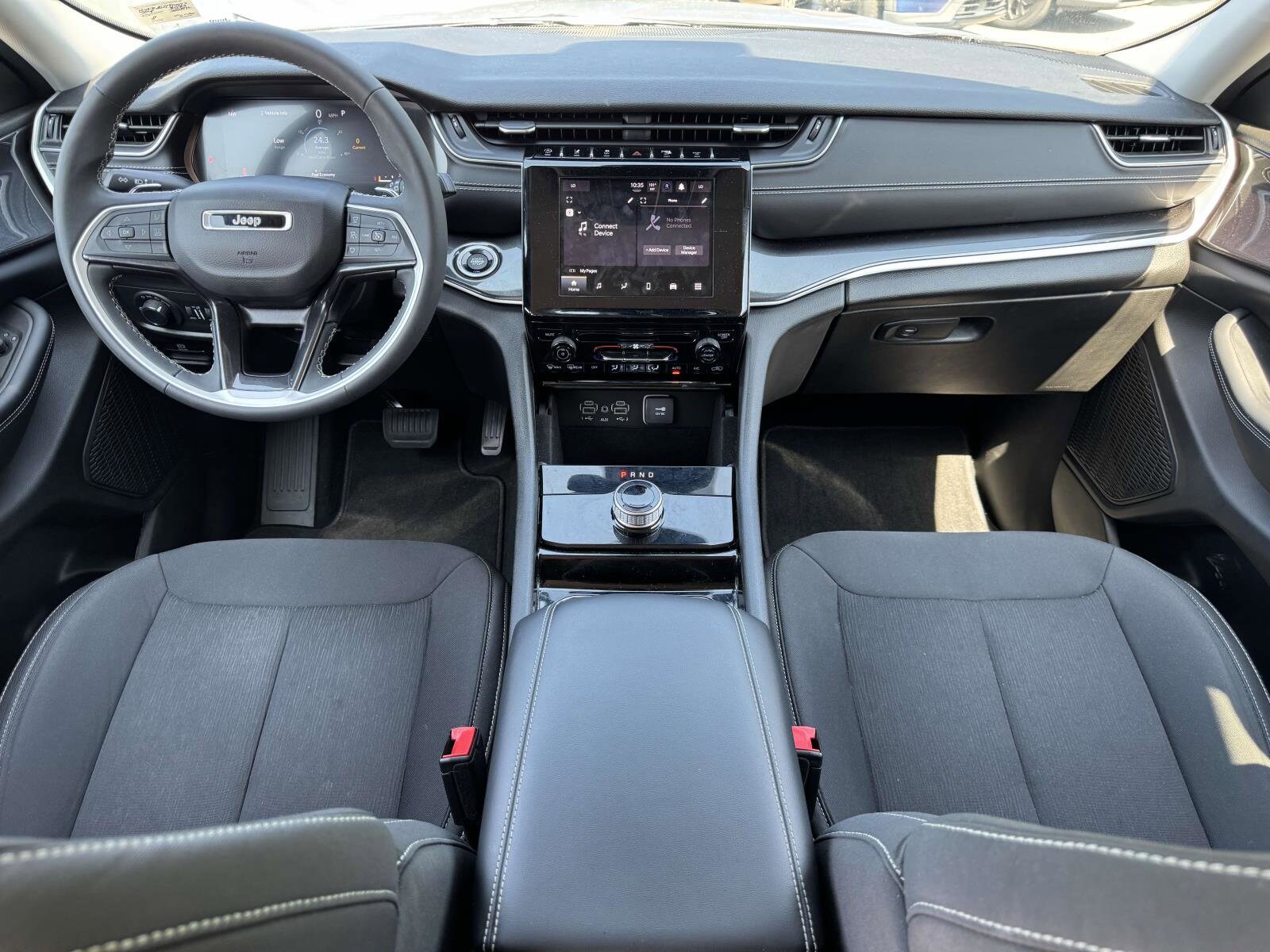 2023 Jeep Grand Cherokee Laredo photo 2