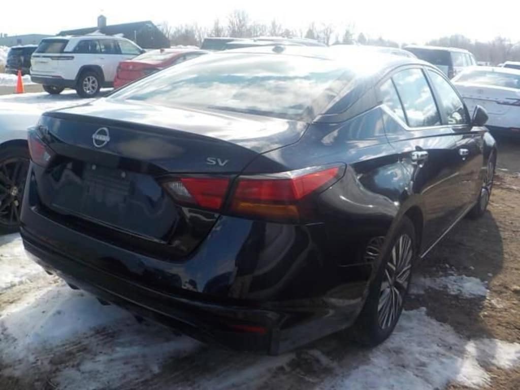 Used 2024 Nissan Altima 2.5 SV Sedan