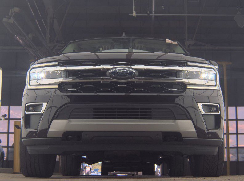 2023 Ford Expedition Limited photo 2