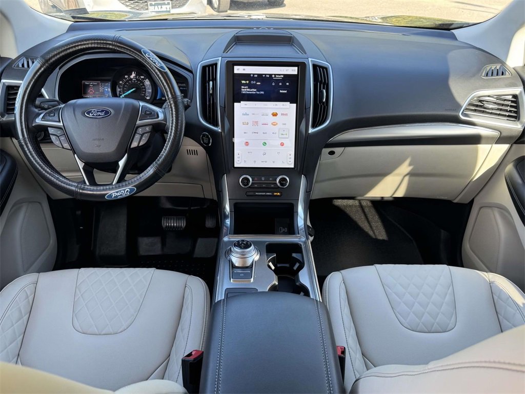 2024 Ford Edge Titanium photo 2