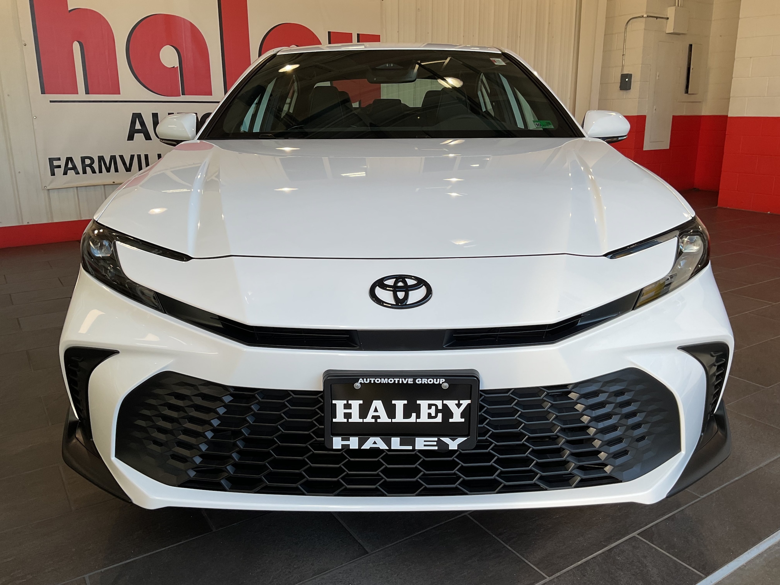 2026 Toyota Camry SE - Photo 10