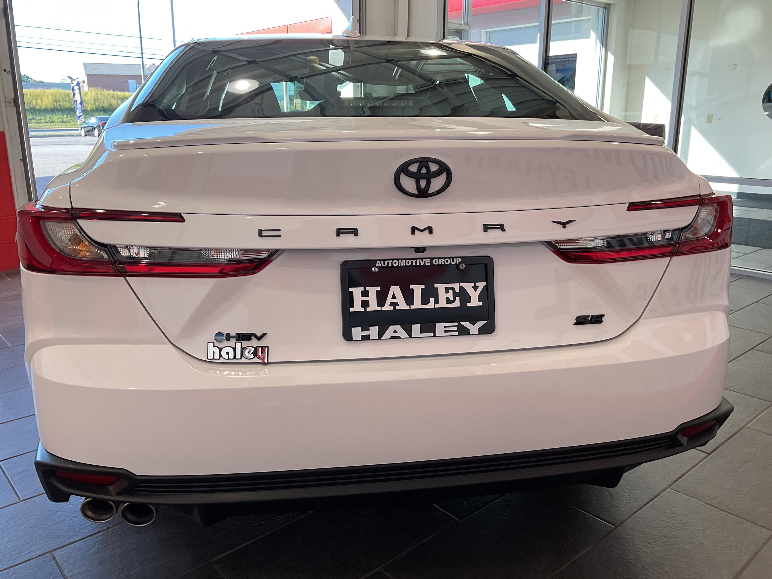 2026 Toyota Camry SE - Photo 6