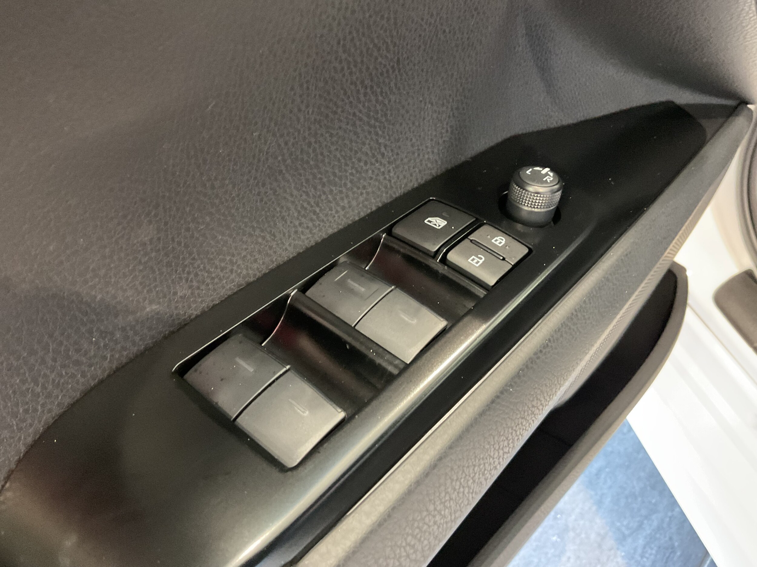 2026 Toyota Camry SE - Photo 17