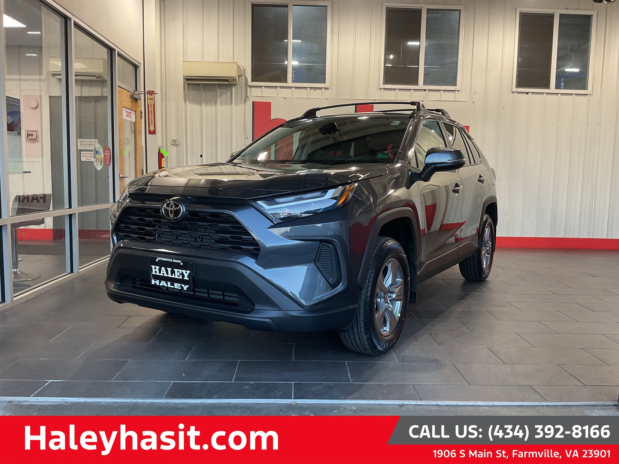 2025 Toyota RAV4 XLE's photo