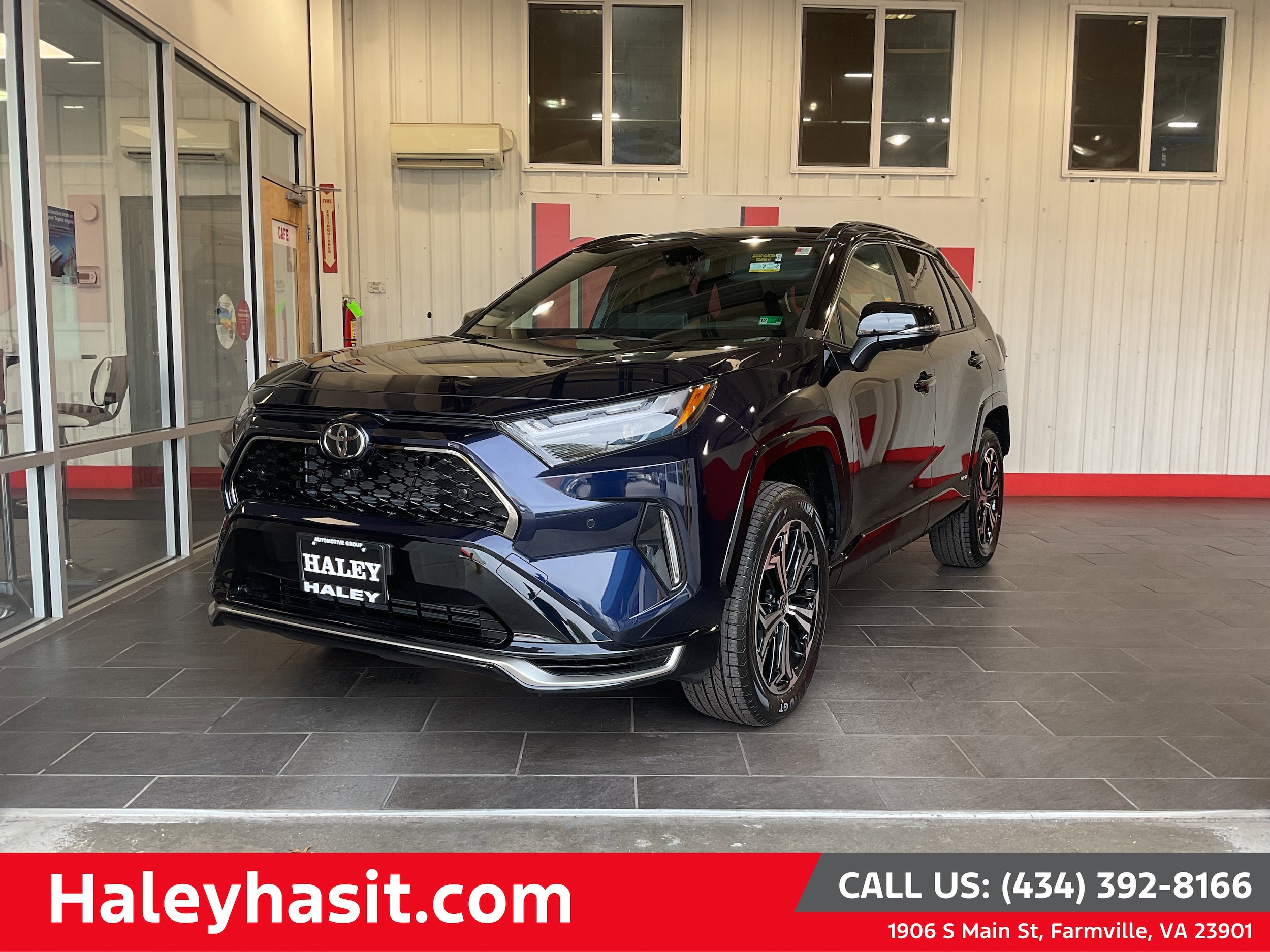 2025 Toyota RAV4 XSE's photo