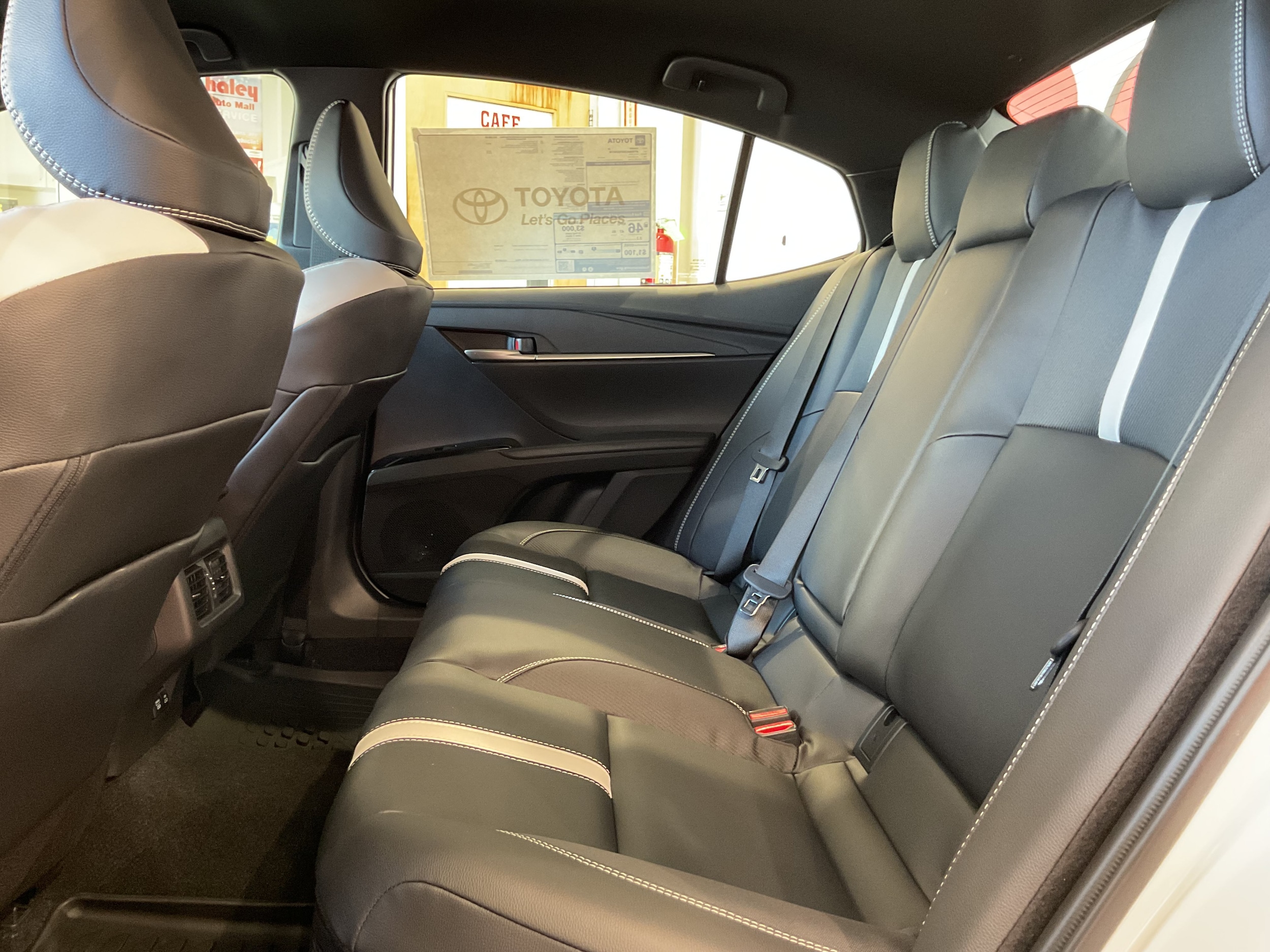 2026 Toyota Camry SE - Photo 13
