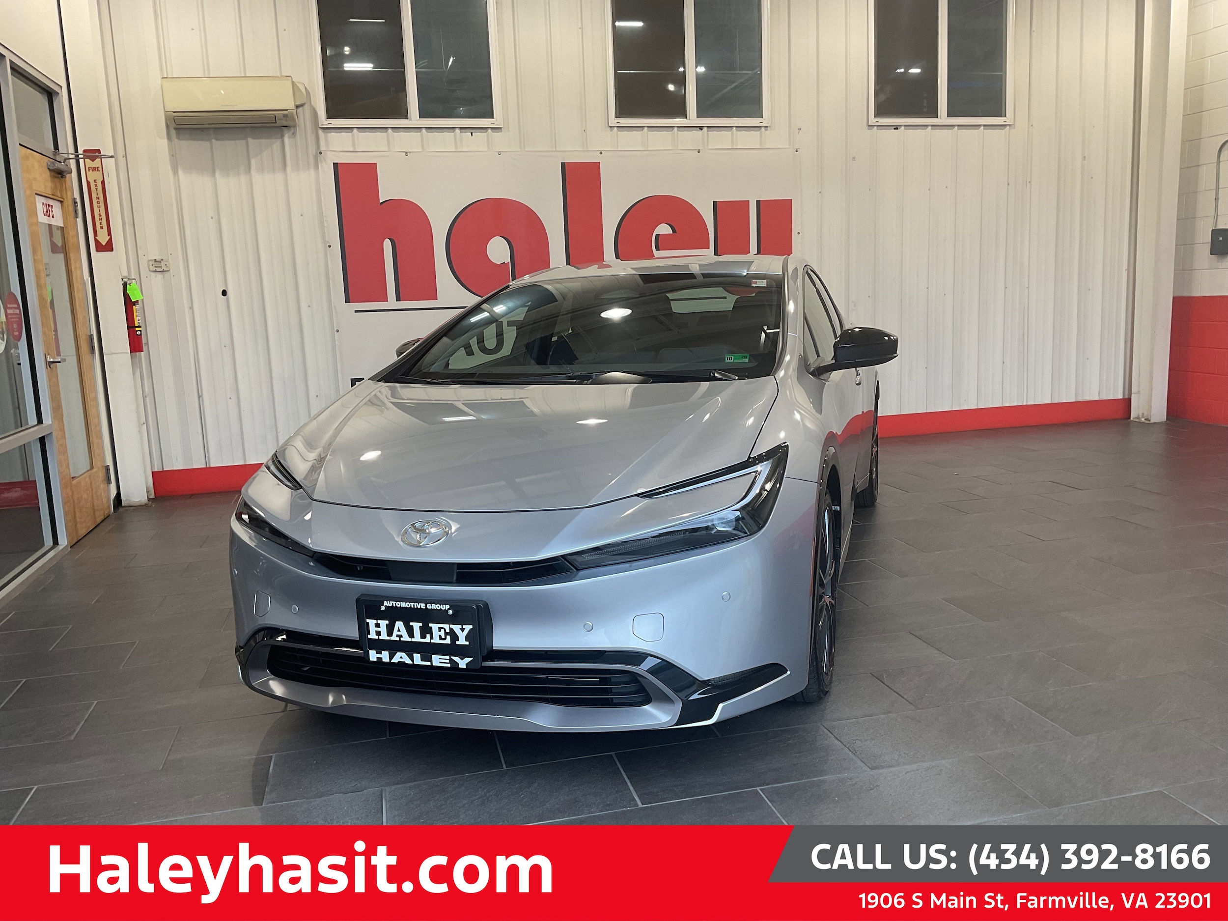 2026 Toyota Prius XLE's photo