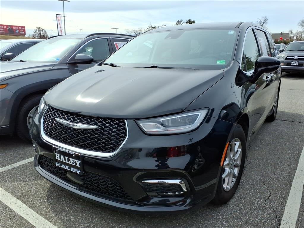 Used 2024 Chrysler Pacifica Touring L Van Passenger Van