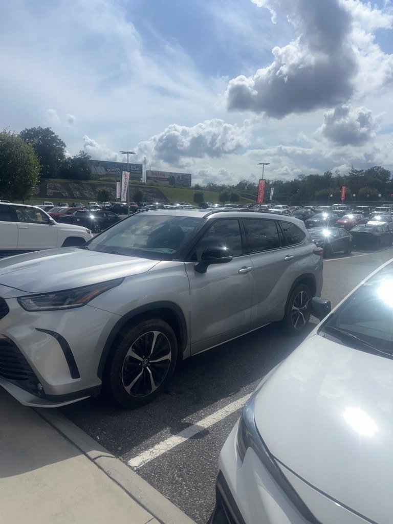 2022 Toyota Highlander XSE photo 3