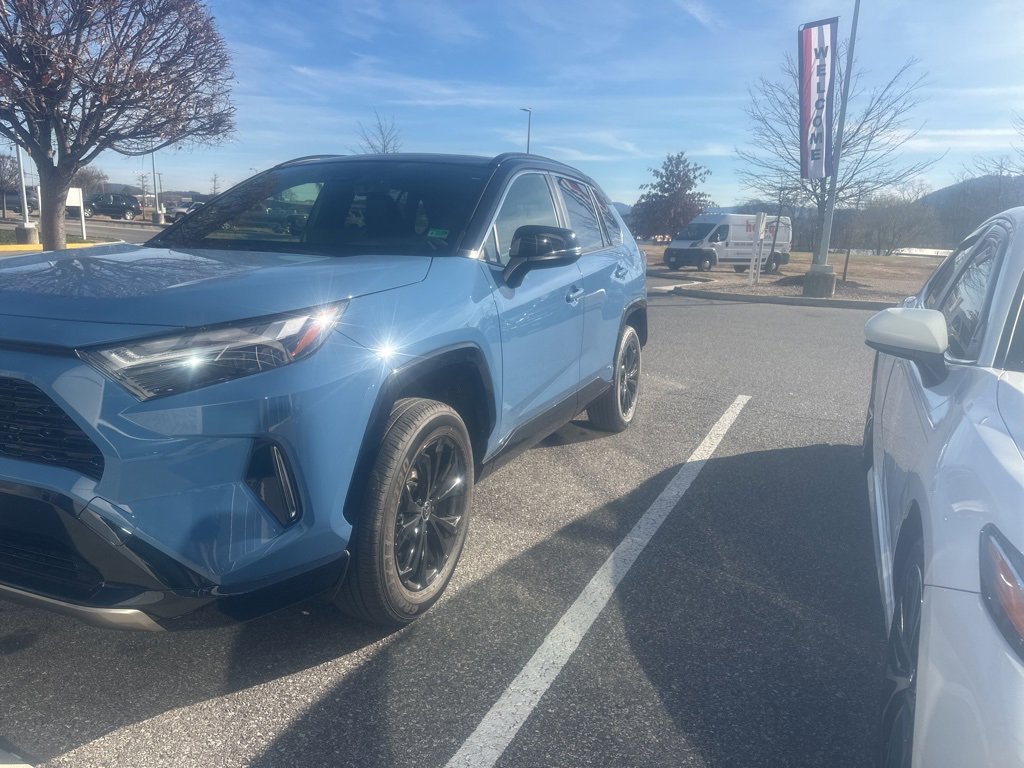 2025 Toyota RAV4 Hybrid XSE photo 2