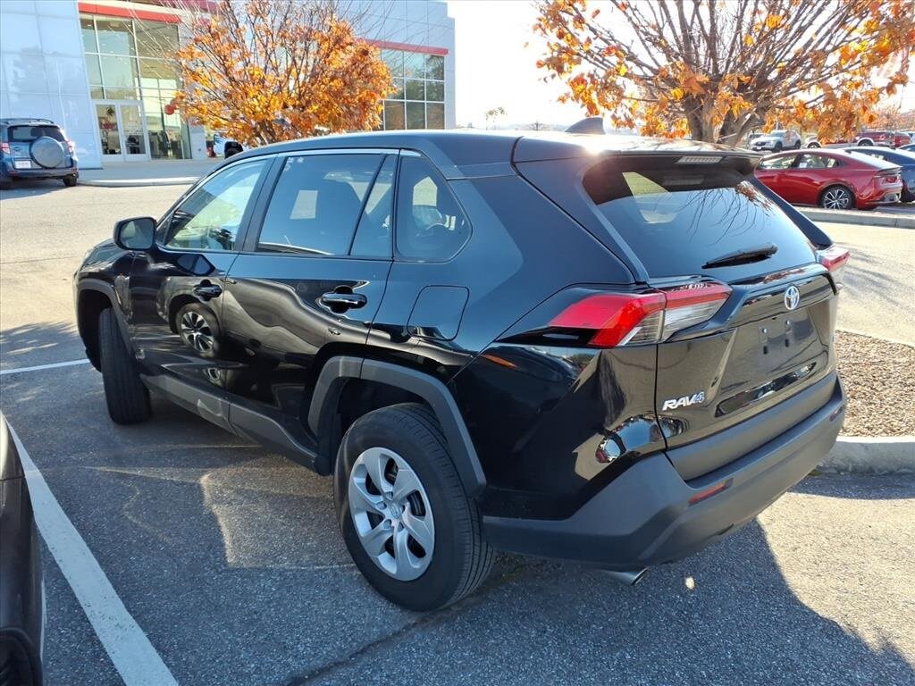 2025 Toyota RAV4 LE photo 3