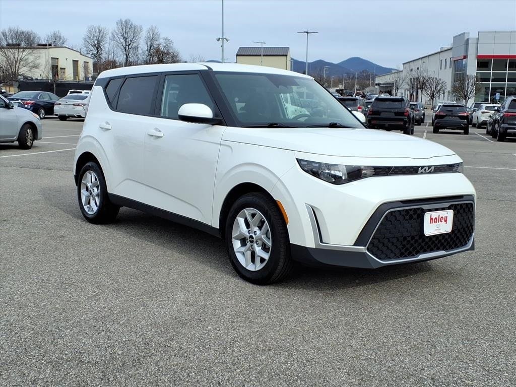 Used 2024 Kia Soul LX Hatchback