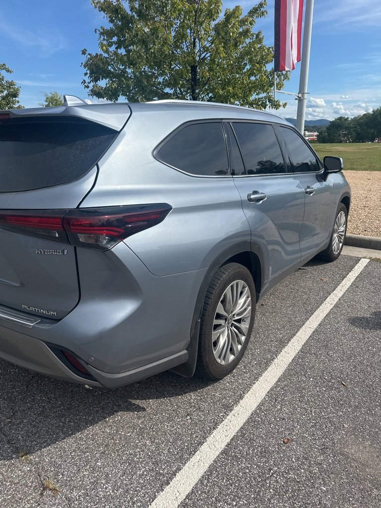 2024 Toyota Highlander Hybrid Platinum photo 3