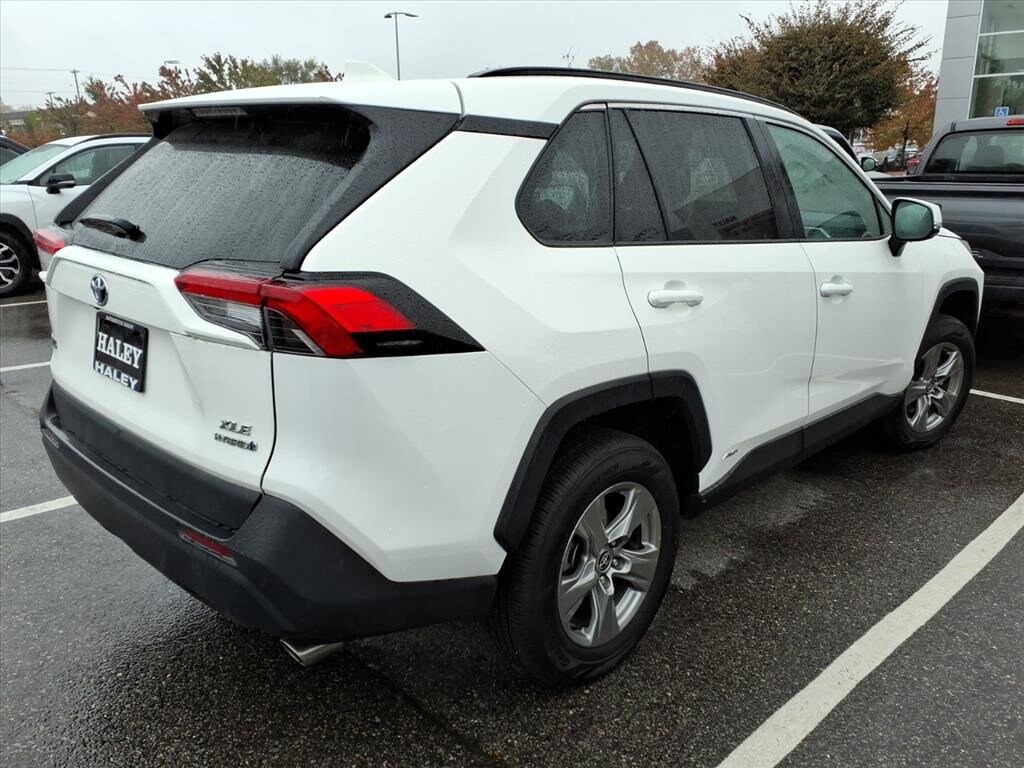 2024 Toyota RAV4 Hybrid XLE photo 2