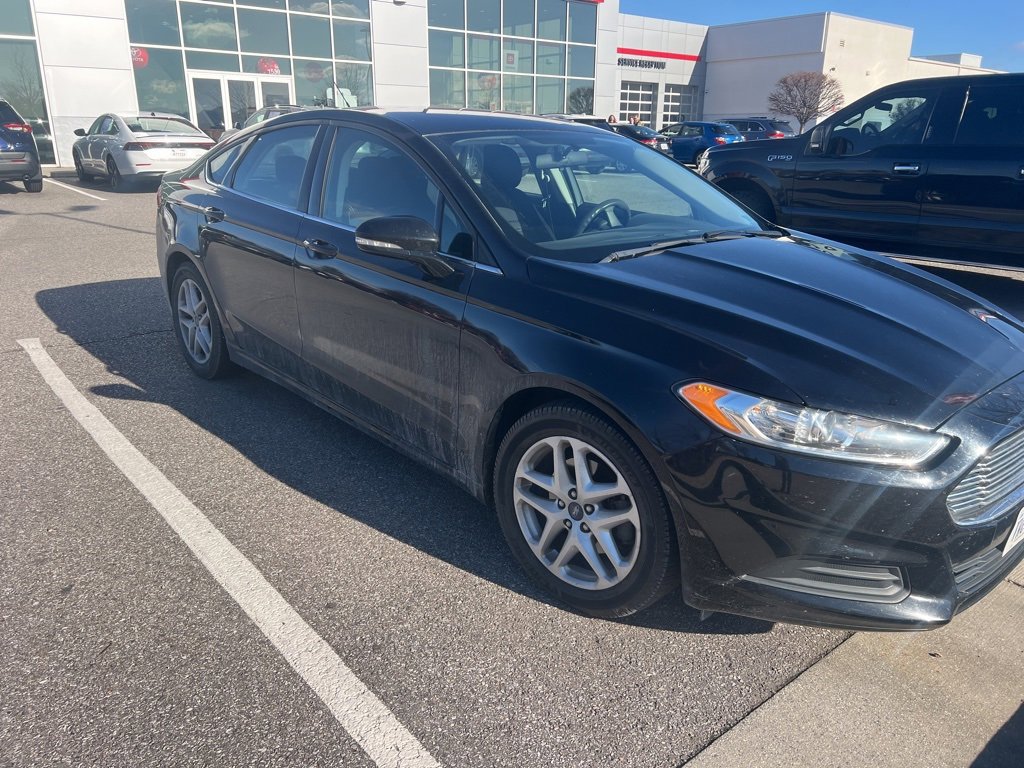 2016 Ford Fusion SE's photo