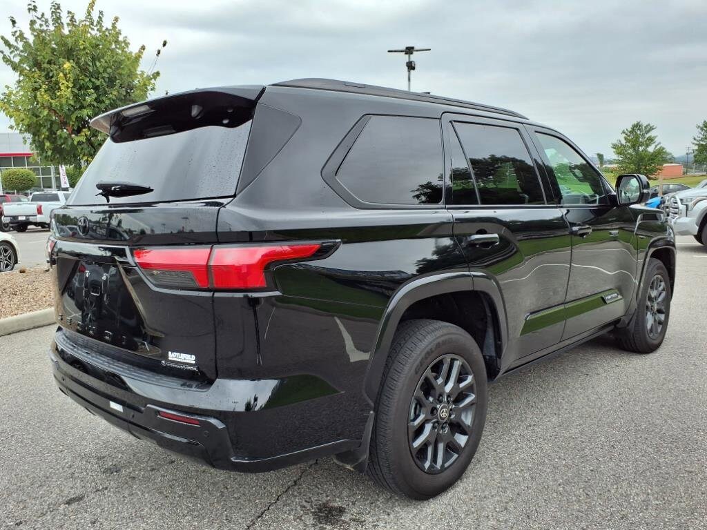 2025 Toyota Sequoia Platinum photo 4