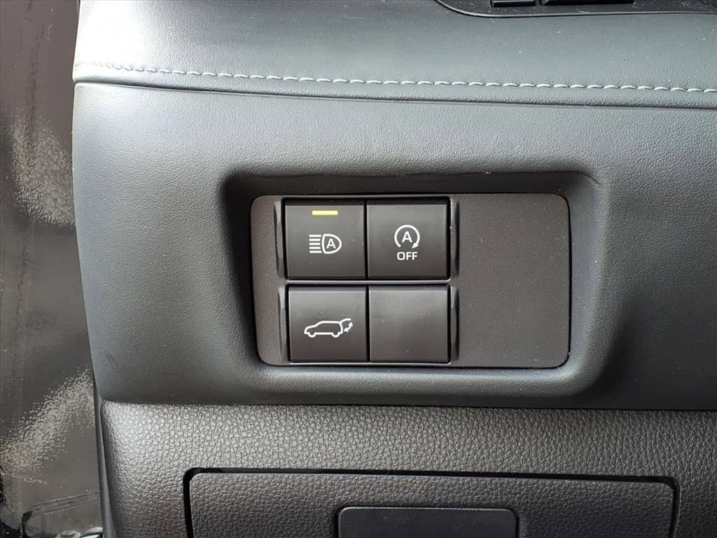 2025 Toyota Highlander LE - Photo 21