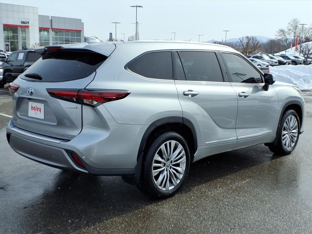 Used 2024 Toyota Highlander Hybrid Platinum SUV