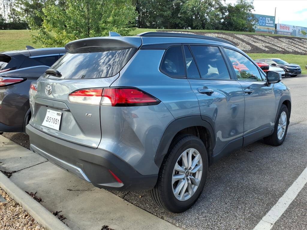 2024 Toyota Corolla Cross LE photo 2